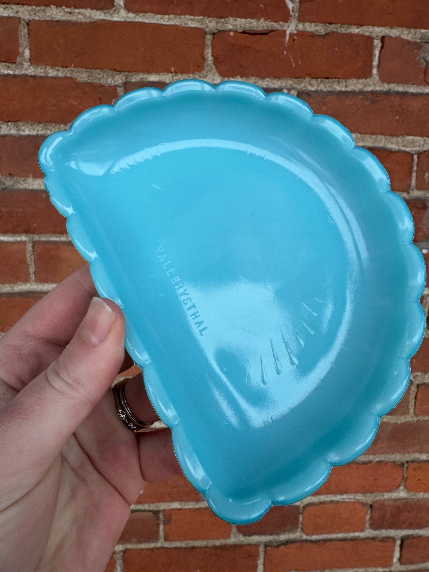 Opaline- Vintage portieux vallerysthal soap / trinket dish