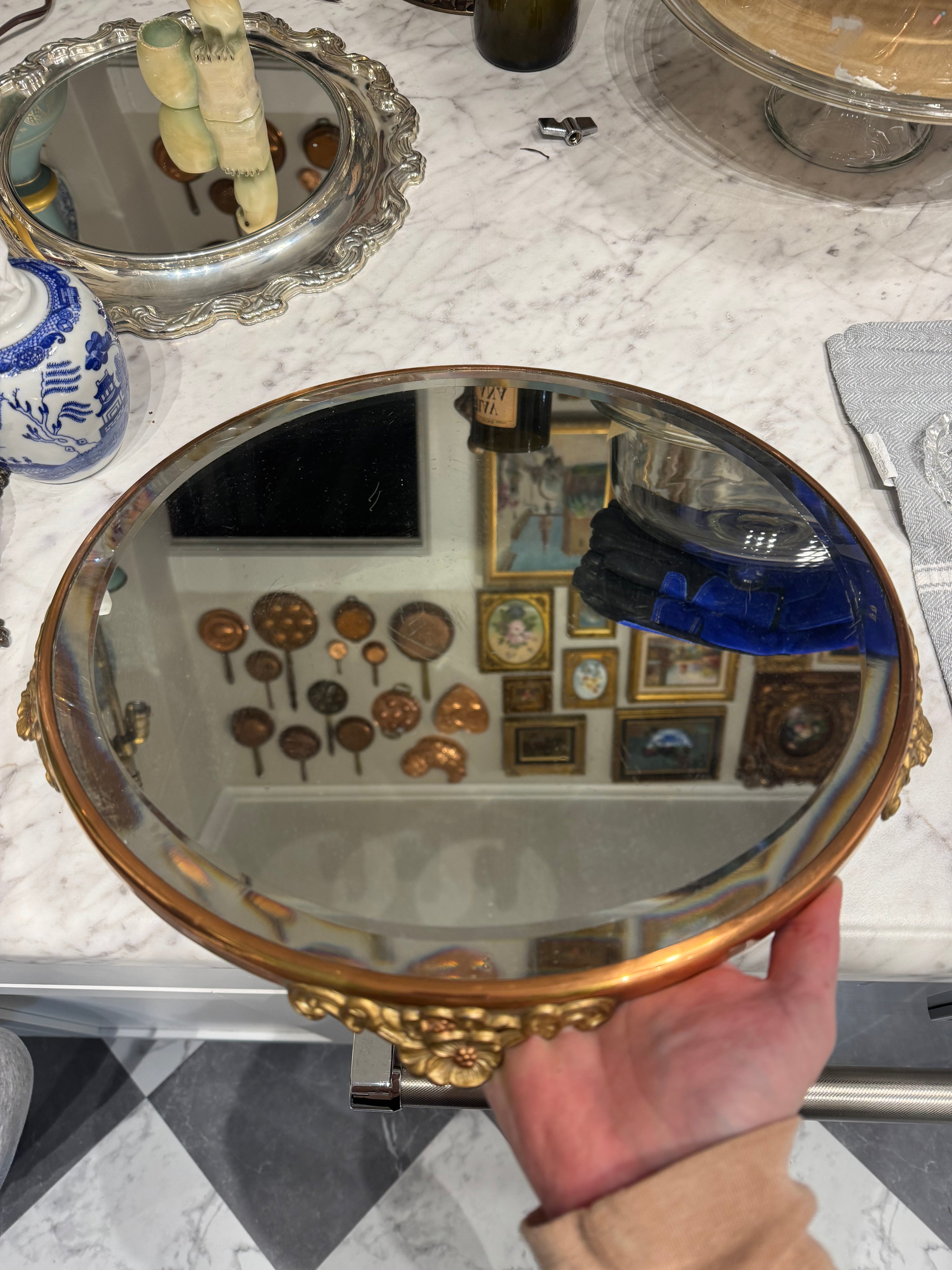 Beveled mirror riser