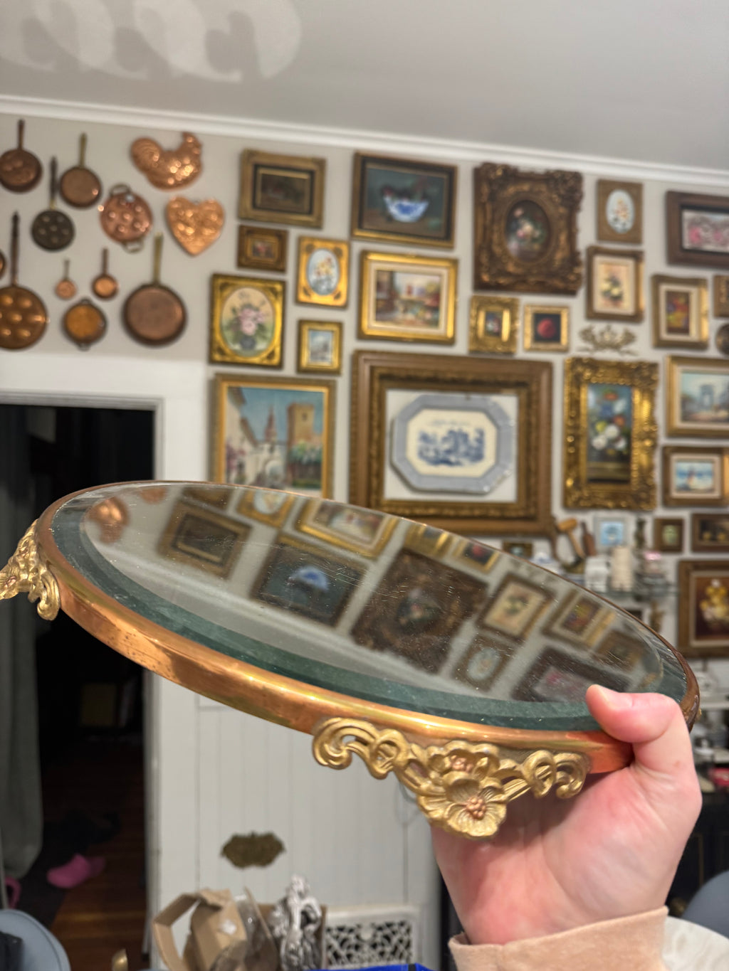 Beveled mirror riser